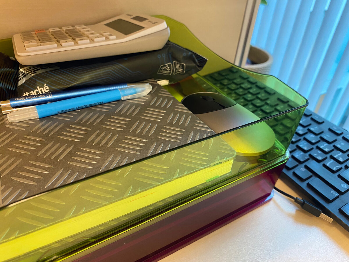 Рабочее место всегда держу в порядке.