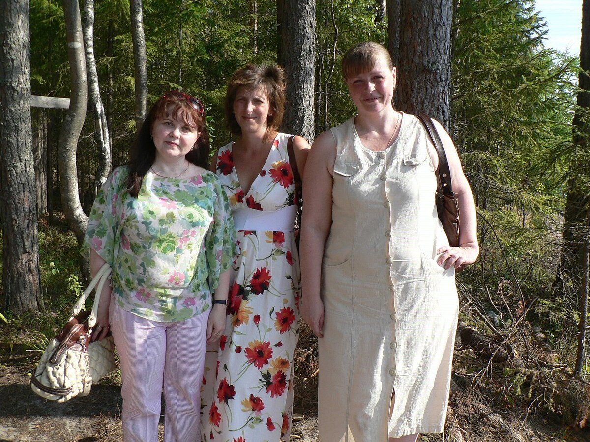 Это мы на встрече одноклассников.