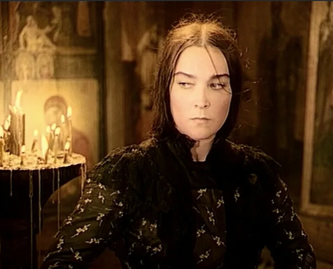 В начале 70-х годов советские зрители увидели многосерийный фильм-сагу под названием "Тени исчезают в полдень".-4