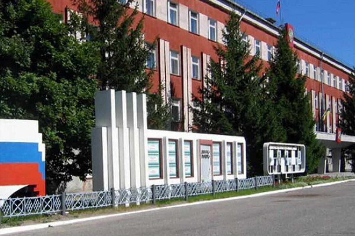 Театр новозыбков. Магазин стройка новозыбков. Магазин стройка новозыбков. Новозыбков су. Новозыбков брянская область население.