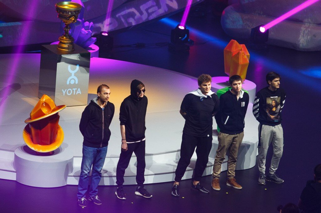 Слева направо: Андрей alwayswannafly Бондаренко, Алексей nongrata Васильев, Богдан Iceberg Василенко, Айрат Silent Газиев, Александр nofear Чурочкин