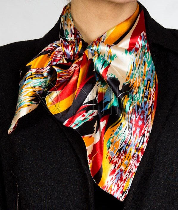 Шарф, шейный платок, палантин — совершенно незаменимый аксессуар  в гардеробе стильной девушки! В прохладную погоду он согреет, в жару —  защитит от палящих лучей солнца, и в любое время — подчеркнет чувство  стиля своей носительницы и привлечет восхищенные взгляды окружающих.  Шарфы красивы и сами по себе, но все-таки самый шик — научиться  элегантно их драпировать и завязывать. Предлагаем 10 отличных способов.  