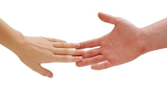 На первом этапе подросткового периода у человека появляется некая медлительность. Не стоит пугаться – это нормальное явление, так как в этот момент меняется связь между памятью и мышлением. Ребенок понимает, что процесс мышления неотъемлемо связан со способностью вспоминать те знания, которые были получены ранее. Происходит более осознанное запоминание и осмысление прочитанного материала. В этот период человек начинает прислушиваться к тому, что говорят о нем взрослые. Эта чувствительность к мнению окружающих нередко приводит к появлению надуманных страхов.