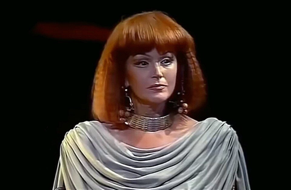 Кадр из спектакля «Игра теней»