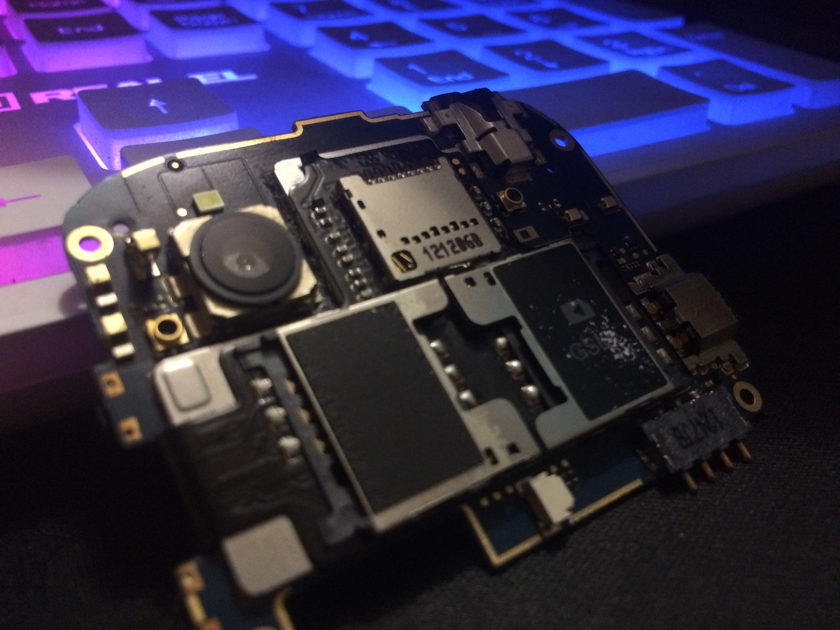 Картинок мало, вот вам фото красивой микросхемы 