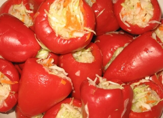 Такие полезные заготовки будут отличной вкусной закуской на зимние праздники, а также разнообразят обеденный стол и в обычный день.