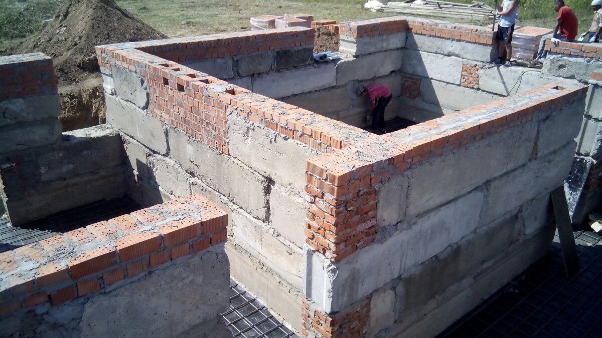 Фундамент из блоков ФБС, пошаговая инструкция его строительства