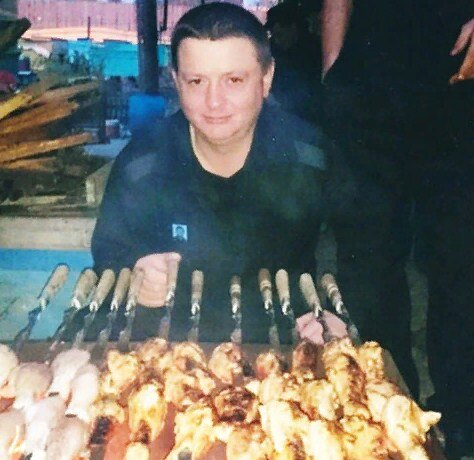 Фото: член "банды цапков" жарит жарит шашлык http://www.mzk1.ru/2018/08/nasledie-capka-i-zhizn-v-nevole-cepovyaza/
