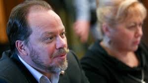 А мы  взамен попросим Янтарную Комнату