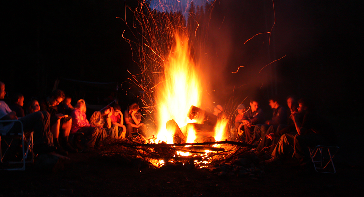 Фото отсюда: http://basecamp33.com/wp-content/uploads/2016/08/campfire.jpg