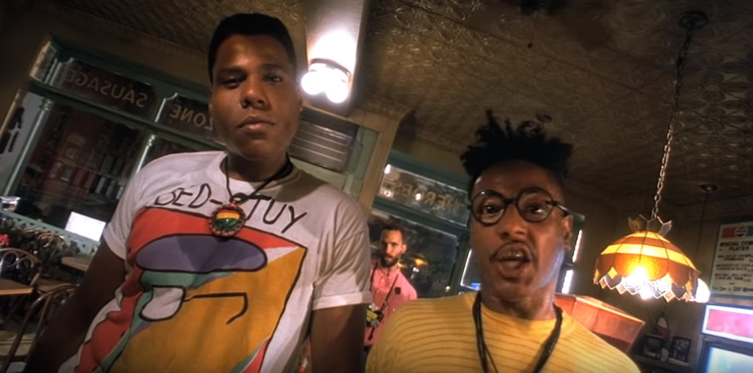 "Делай, как надо", 1989 год, реж. Спайк Ли. Эти ребята настроены агрессивно, это показано не только их дерзкими высказываниями, но и голландским углом