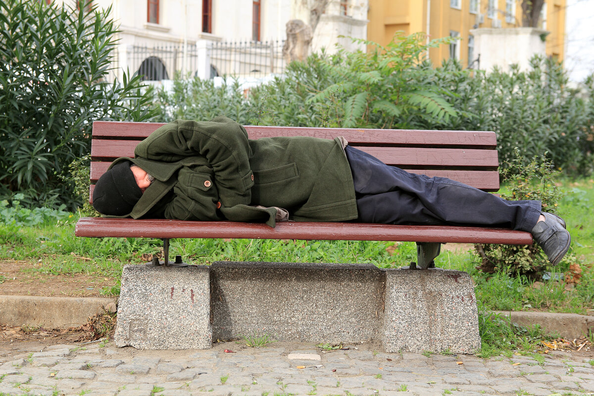 где спать на улице