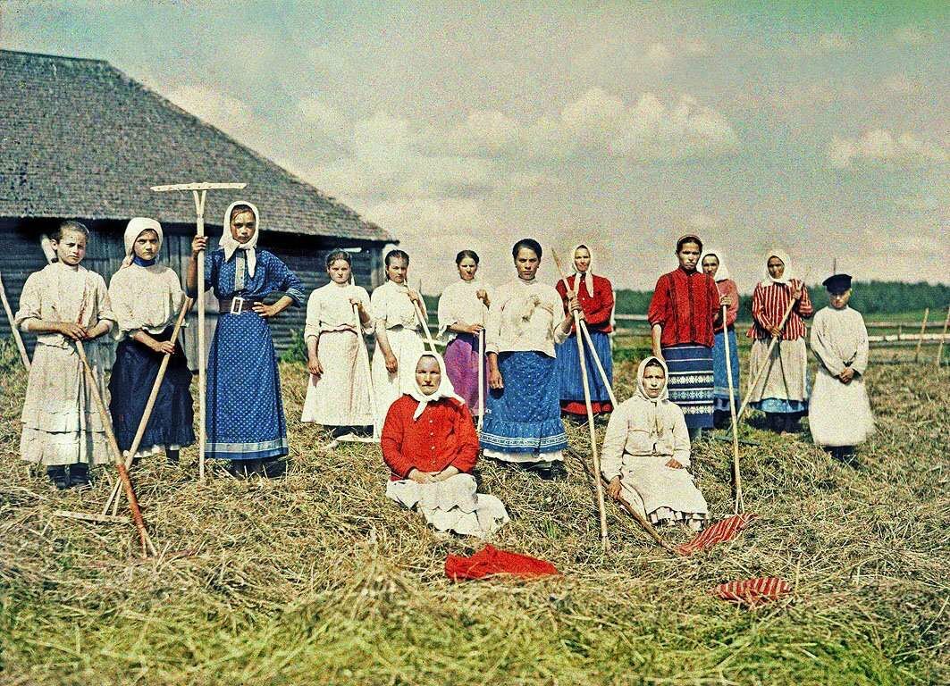 https://whitepageshistory.ru/blog/43526734253/Russkiy-avtohrom:-Dorevolyutsionnaya-Rossiya-v-tsvetnyih-fotogra?nr=1