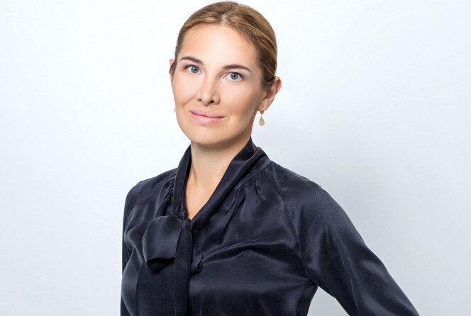 Ирина Анисимова уверена, что в будущем году процесс коммуникации гостиниц с гостями будет претерпевать изменения. Привычный формат, когда между гостями и объектами размещения стояли турагенты, пришёл к своему логическому концу. На сегодняшний день многочисленные гости предпочитают бронировать отели без посторонней помощи.