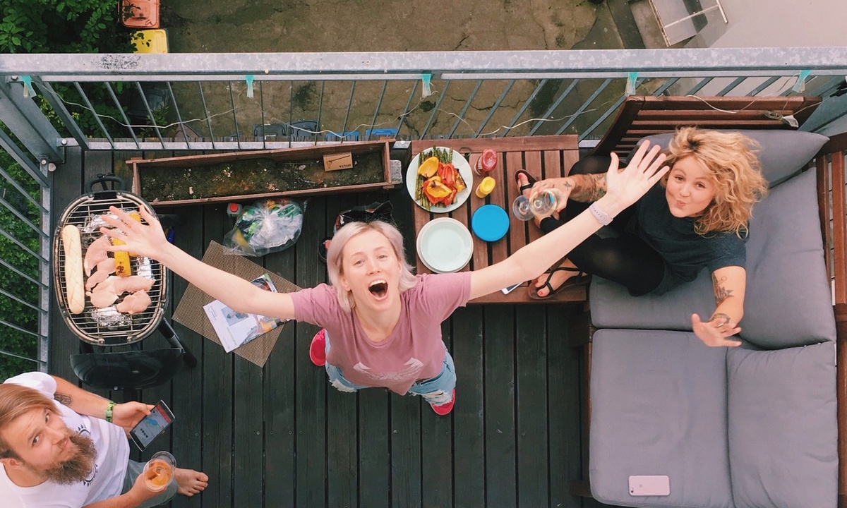 Теперь посидеть на балконе, шашлык пожарить и покурить не получится!     /     Источник фото: Kirsty Lee / EyeEm/Getty Images