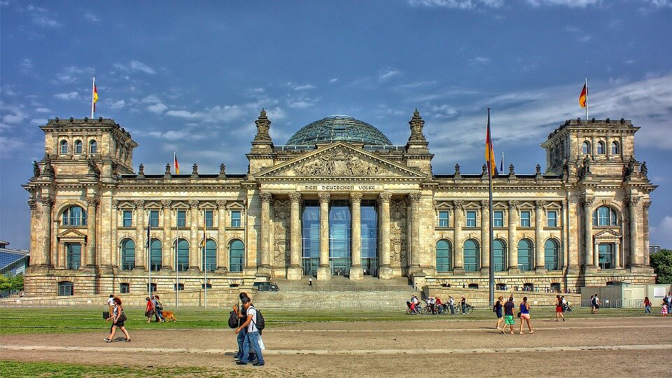 https://cdn.pixabay.com/photo/2012/07/01/08/35/berlin-51058_960_720.jpg