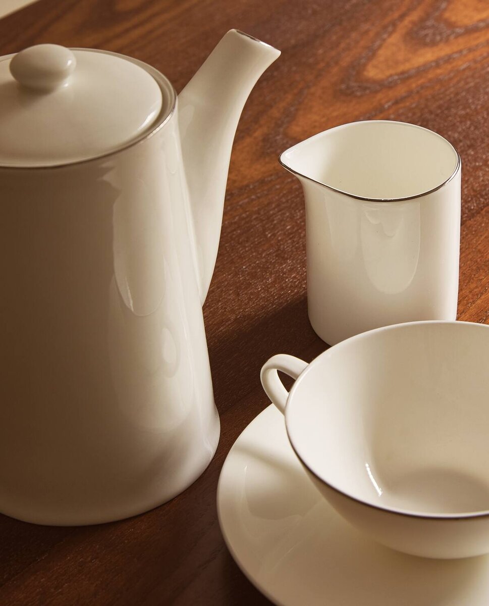 Набор фарфоровой посуды для завтрака. Фото: Zara Home