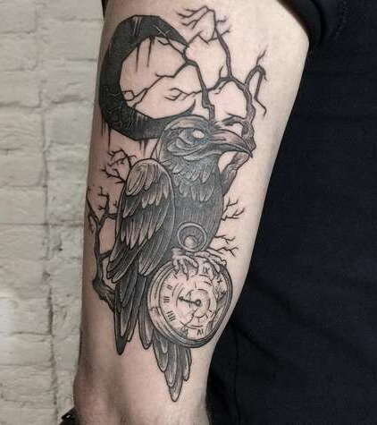 Татуировки ворона на спине