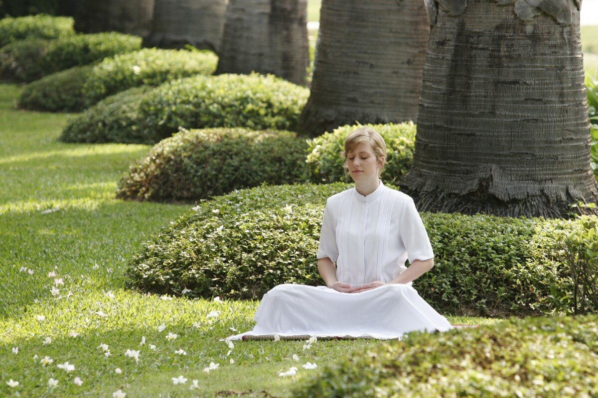 https://c.pxhere.com/photos/c6/9a/buddhist_meditation_woman_girl_wat_meditate_phra_dhammakaya_temple-1332200.jpg!d