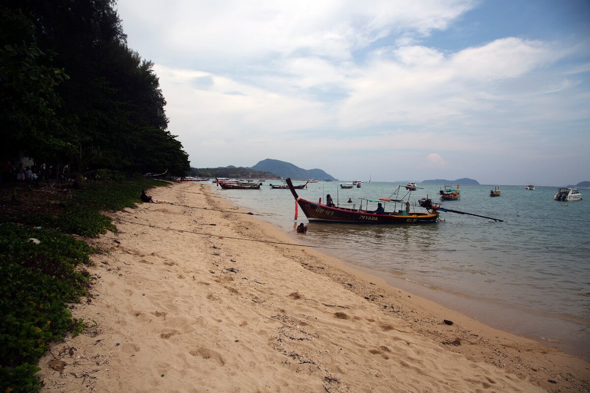 Rawai beach, Пхукет: красивая журнальная картинка, а вот комфортно плавать  не получится. | Милеенкова Евгения | Дзен