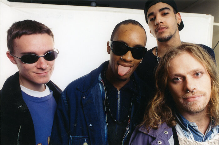 The Prodigy в 1994 году. Источник: https://funkyimg.com/i/2A8t4.jpg 