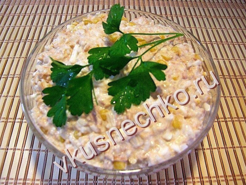 Как приготовить Салат из тунца с кукурузой и рисом, пошаговый рецепт с фото.