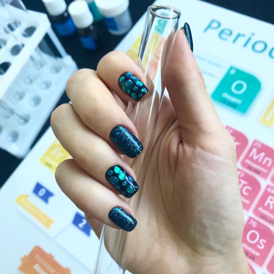 Ну и, конечно же, в процессе игры можно объяснить ребёнку (или вспомнить самому) азы химии!