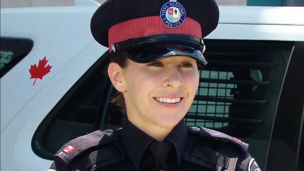 Эмили приобрела популярность не только в родном городе и Канаде, но и во всём мире, благодаря интернету.