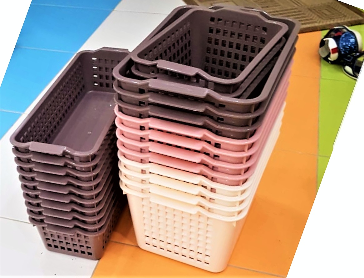 Очередные контейнеры "разноцвет" при входе в квартиру