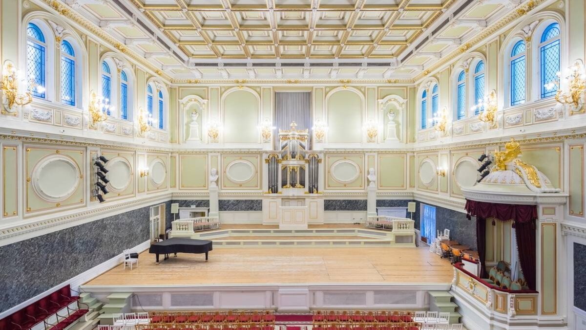 Зал Санкт-Петербургской академической капеллы