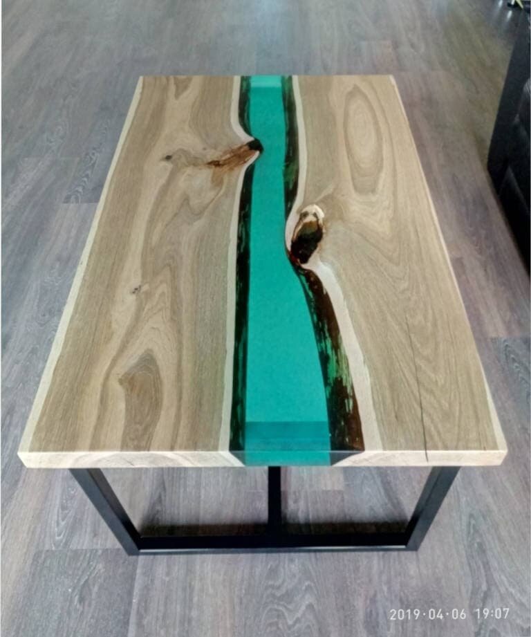 Стол из эпоксидной смолы