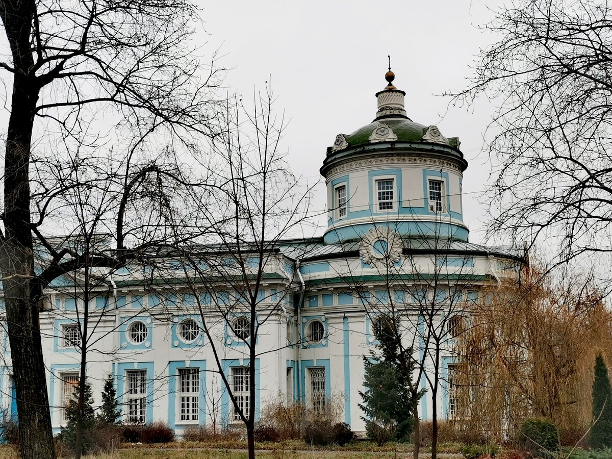 Боковой фасад храма 