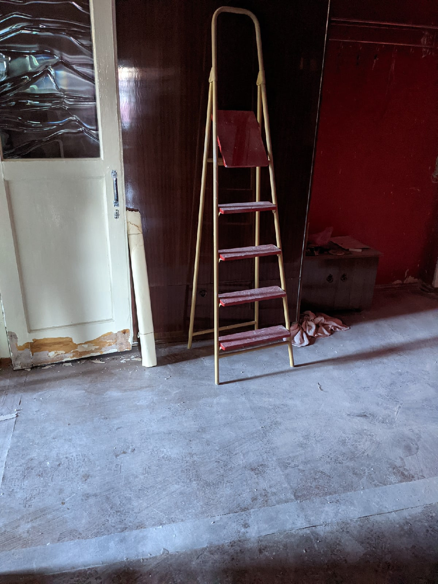 Пришла в квартиру, а там полы белые