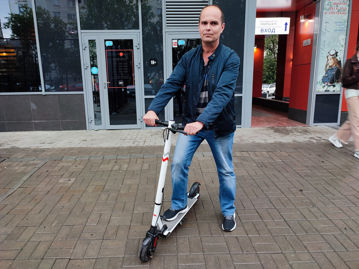 Немного сыро после дождика, вот и проверю гидроизоляцию.