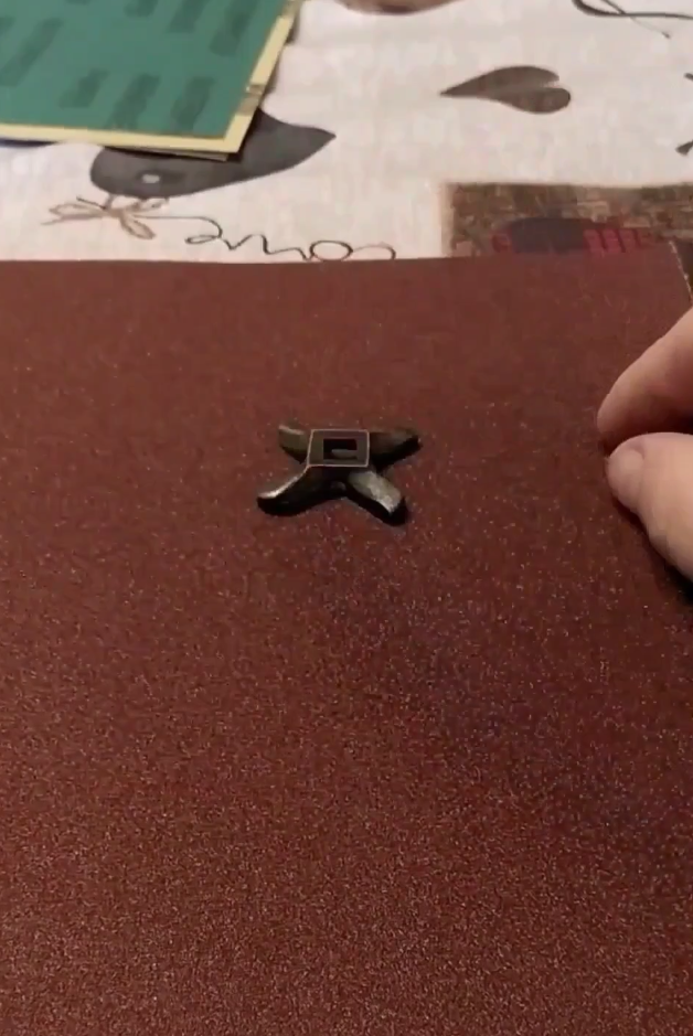 Подготовка к затачиванию( под наждачной бумагой лист стекла!).