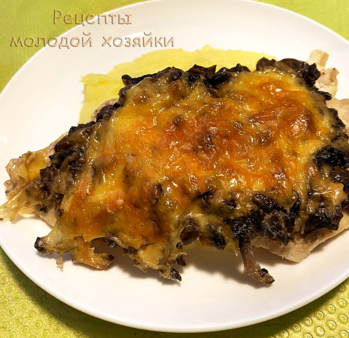 Отбивные из курицы с грибами, отличное горячее на праздничный стол