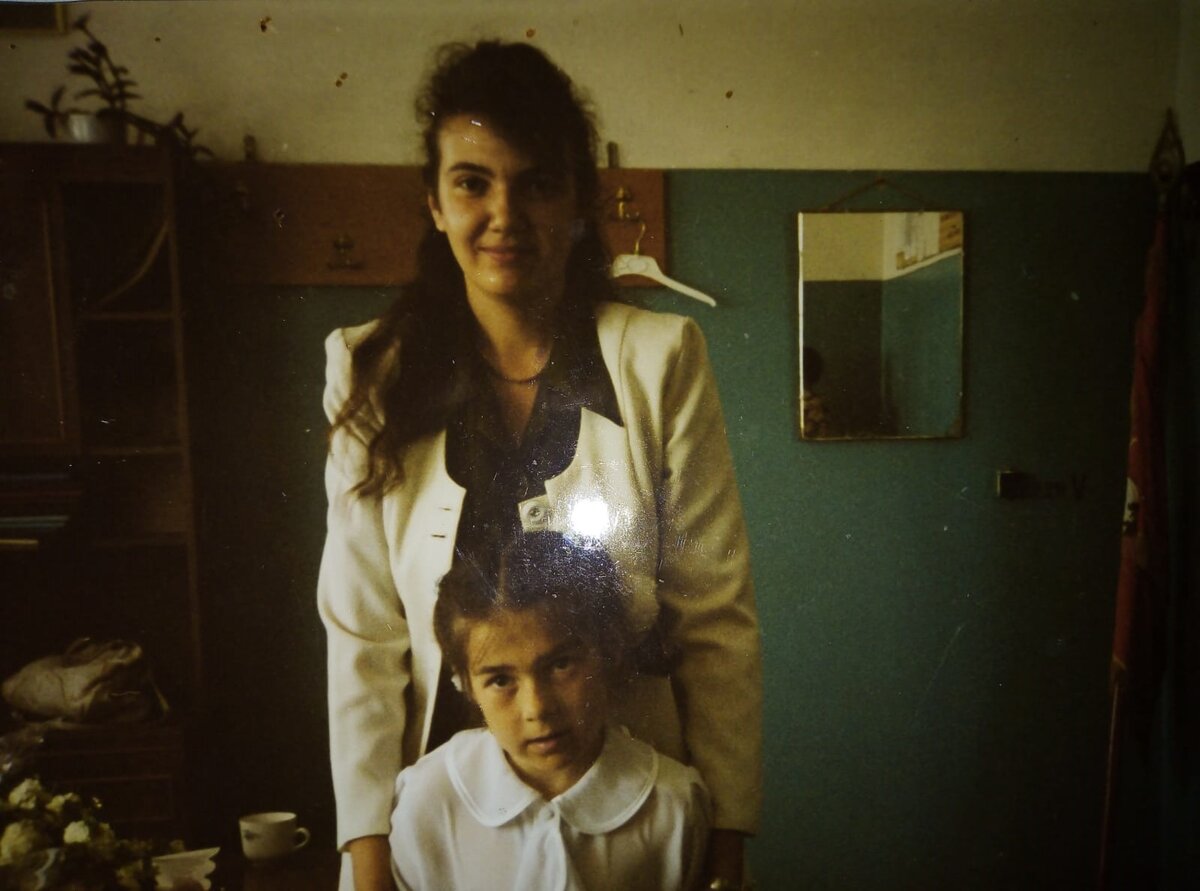 Вот я в то время в учительской с отличницей  Дашей