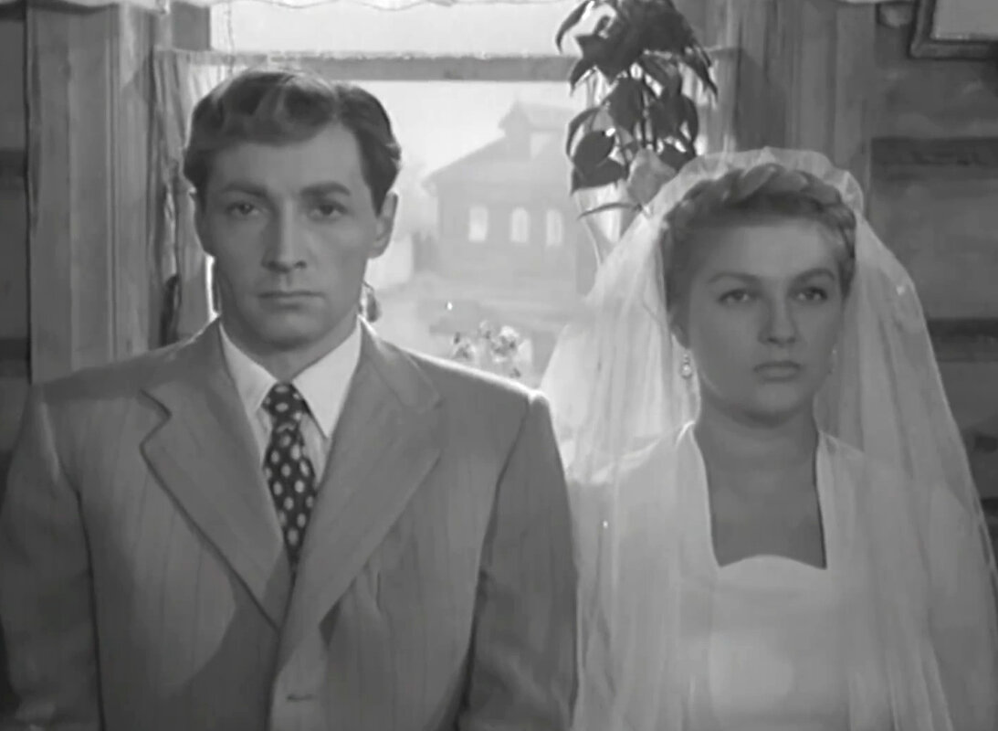 Вячеслав Тихонов и Светлана Дружинина. Кадр из фильма "Дело было в Пенькове"