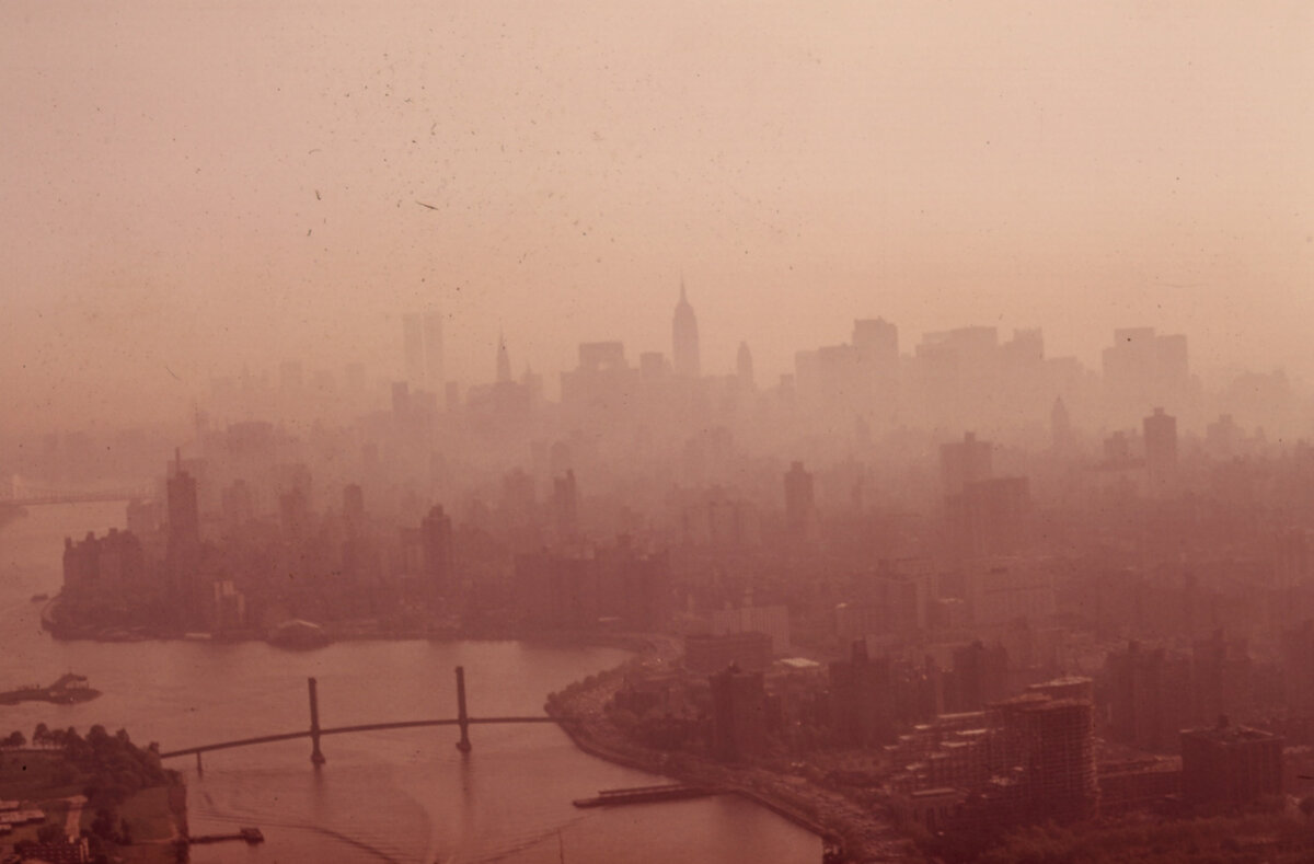 Ист-Ривер и Манхэттен, смог в Нью-Йорке в 1966 году 