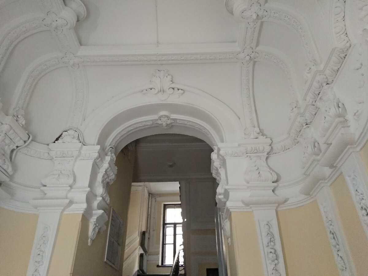 Парадная. Доходный дом М. В. Захарова  