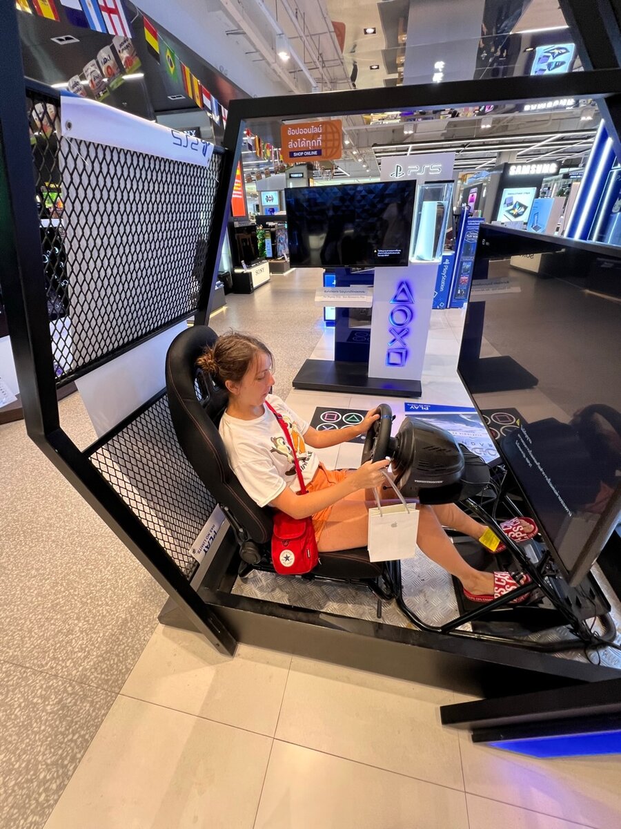 Привет, я Крис Анфалова и уже 10 лет работаю на фрилансе и зарабатываю много, будем честны. 