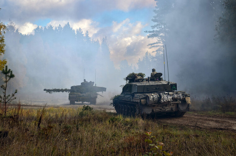  в утреннем тумане двигались  какие-то тени.  фото: картинки  яндекса.