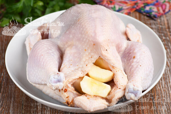 Курицу целиком готовлю разными способами. Мариную в различных смесях, фарширую, не удаляя кости, или разделываю так, что остаются только крылья, ножки, кожа и на коже мясо.-4