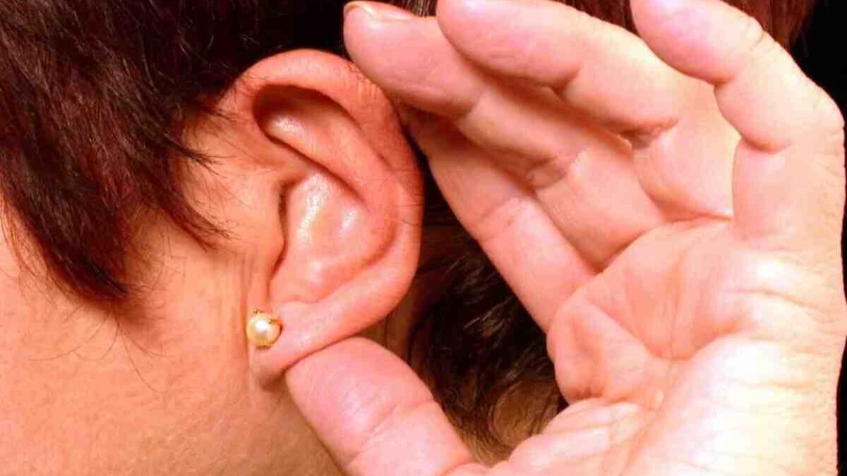 С ушным зудом связано много примет. Фото: pxhere.com