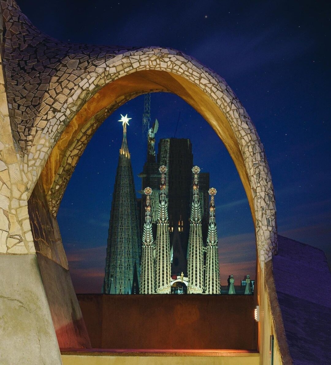 Sagrada Familia ночью 