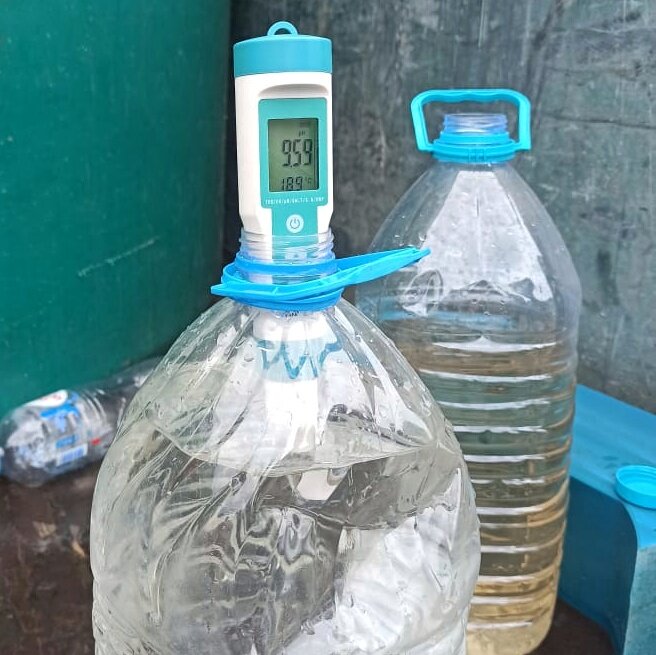 Уровень pH воды из скважины = 9,59 