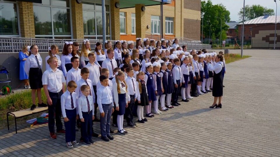 Скрин из конкурсного видео хора «Музыкальная радуга»