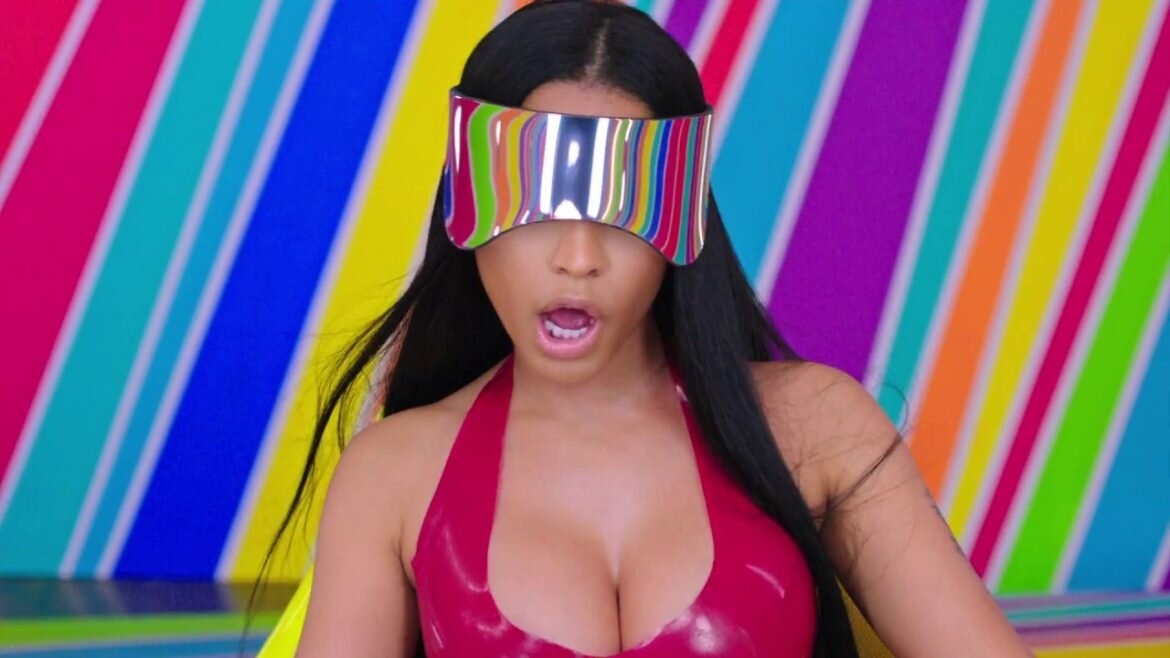 кадр из клипа "Jason Derulo - Swalla (feat. Nicki Minaj & Ty Dolla $ign)"