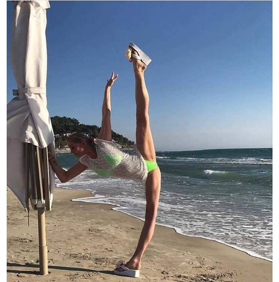 Анна: Пока так загорать не научусь на пляж не пойду. Либо так, либо вообще никак.