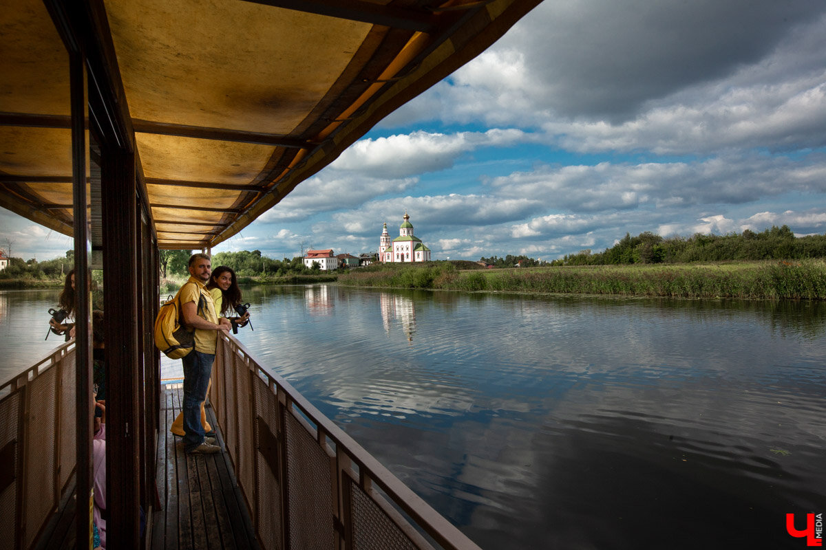 Речной трамвайчик колибри в суздале. Речной трамвайчик суздаль. Суздаль водный трамвайчик. Речной трамвайчик суздаль. Суздаль водный трамвайчик.